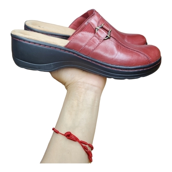 CLARKS Collection Burgundy Leather Slip On Mules Size 8.5 - Picture 4 of 6